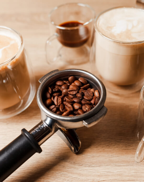 Les coulisses de votre tasse : production, enjeux sociaux et traçabilité du café